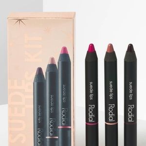 Matte lipstick sued color with vitamins e